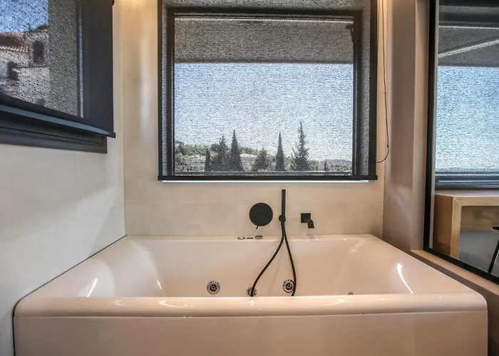 Meteora Heaven And Earth Premium - Adults Friendly Daire Kalampáka