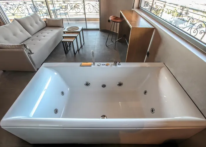 Meteora Heaven And Earth Premium - Adults Friendly Daire Kalampáka